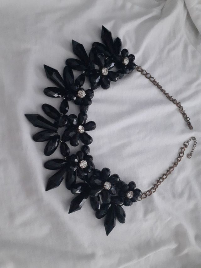precioso collar negro