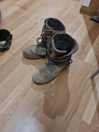 Botas Goretex Ejercito de Tierra de segunda mano por 15 EUR en Burgos en  WALLAPOP