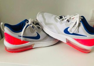 Zapatillas Nike talla 44 como nuevas de segunda mano por 45 EUR en  Villanueva de Castellón en WALLAPOP