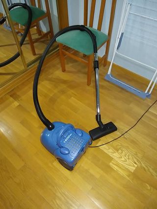 Aspiradora bluesky Modelo BVC 1600 como nueva de segunda mano por 10 EUR en  Emisora Radio Elect Campillo en WALLAPOP