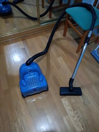 Aspiradora bluesky Modelo BVC 1600 como nueva de segunda mano por 10 EUR en  Emisora Radio Elect Campillo en WALLAPOP