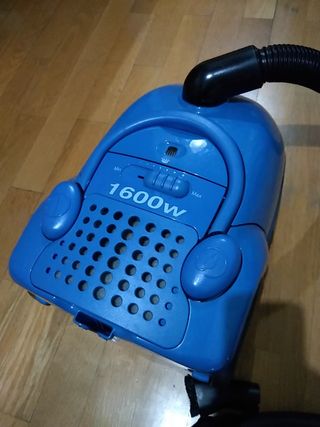 Aspiradora bluesky Modelo BVC 1600 como nueva de segunda mano por 10 EUR en  Emisora Radio Elect Campillo en WALLAPOP