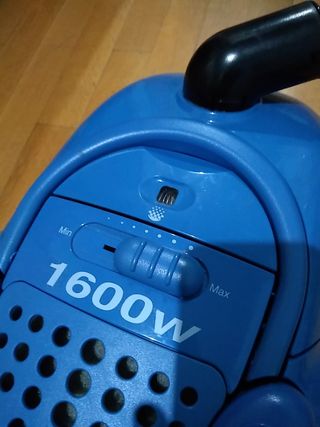 Aspiradora bluesky Modelo BVC 1600 como nueva de segunda mano por 10 EUR en  Emisora Radio Elect Campillo en WALLAPOP