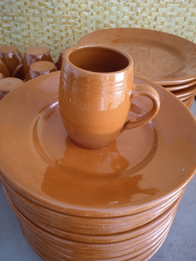 Vajilla de barro rústica