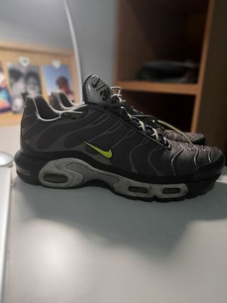 Nike Air Max Plus SE x 3M de segunda mano por 100 EUR en Mairena del  Aljarafe en WALLAPOP