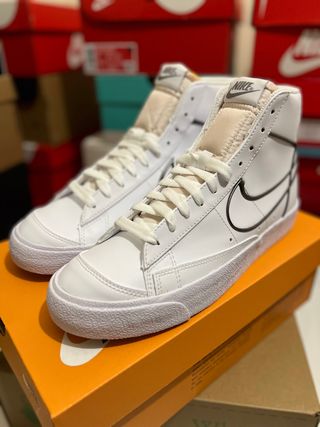 Nike Blazer Mid 77. Talla 42,5 de segunda mano por 130 EUR en Figueres en  WALLAPOP