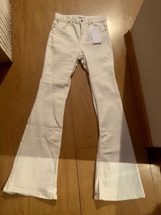 Bershka pantalones vaqueros elásticos acampanados de segunda mano por 21  EUR en Jaén en WALLAPOP