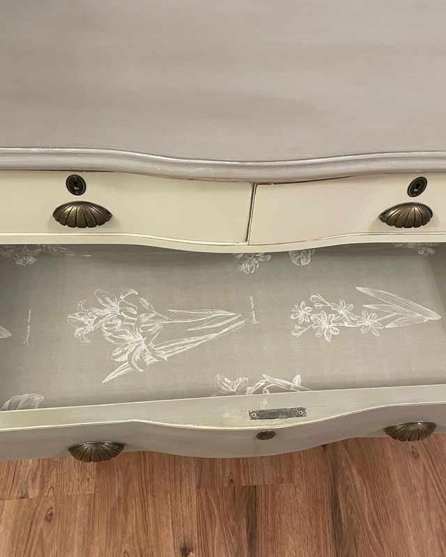 Cómoda restaurada totalmente