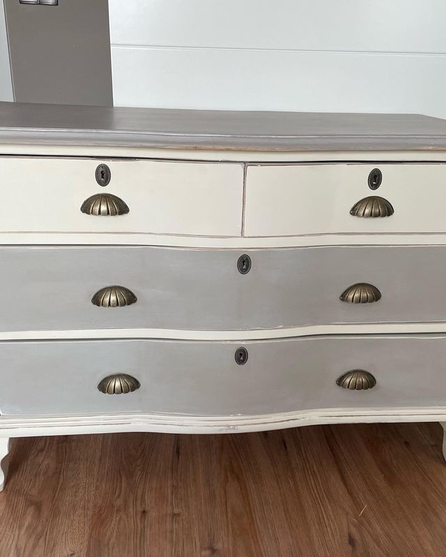 Cómoda restaurada totalmente