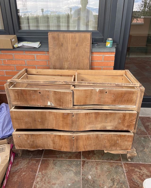 Cómoda restaurada totalmente