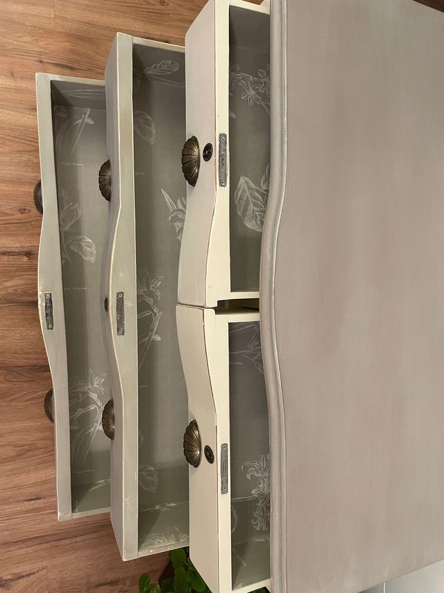 Cómoda restaurada totalmente