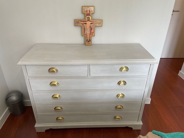 Cómoda y mesilla restauradas por encargo