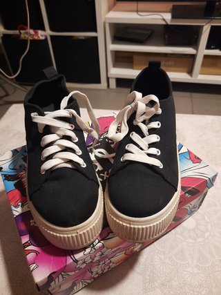 Zapatillas plataforma Foxy Up negras de segunda mano por 12 EUR en Madrid  en WALLAPOP