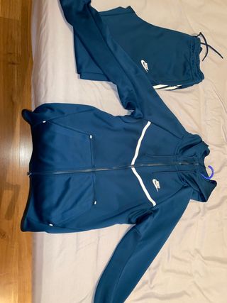 Chándal nike tech fleece talla S azul y blanco de segunda mano por 120 EUR  en Castellón de la Plana en WALLAPOP