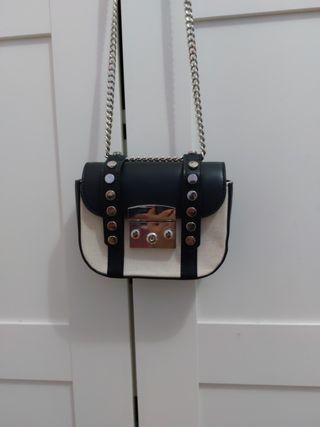 Bolso pequeño Zara de segunda mano por 10 EUR en Sabadell en WALLAPOP