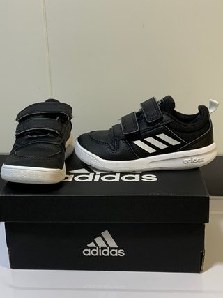 Deportivas Adidas Talla 25 2-3 años de segunda mano por 13 EUR en  Alcobendas en WALLAPOP