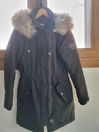 Abrigo parka ONLY talla M de segunda mano por 30 EUR en Consell en WALLAPOP