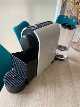 Cafetera Nespresso Krups U de segunda mano por 40 EUR en Alicante en  WALLAPOP