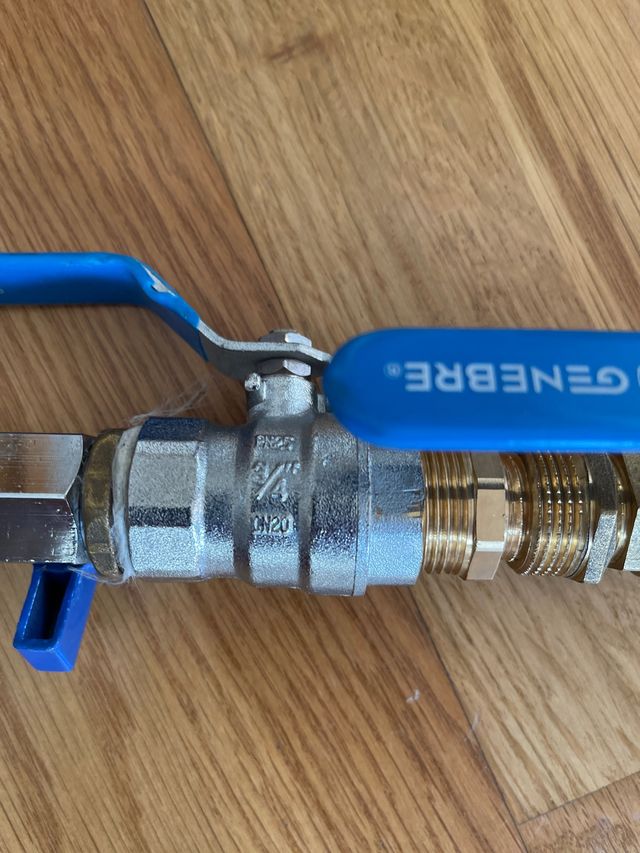 Válvulas esfera y Latiguillos (4 unidades)