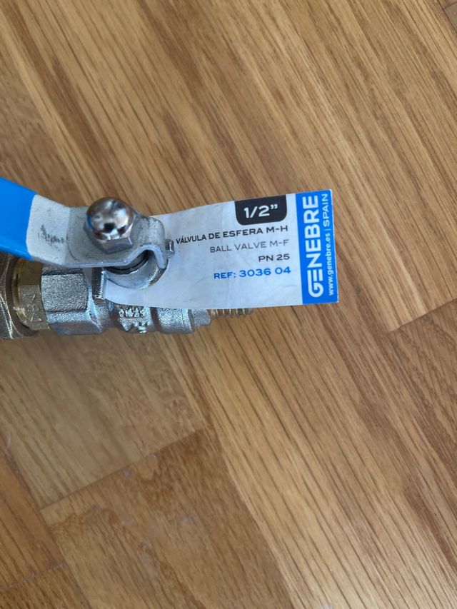 Válvulas esfera y Latiguillos (4 unidades)