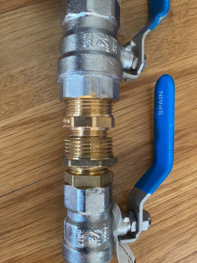 Válvulas esfera y Latiguillos (4 unidades)