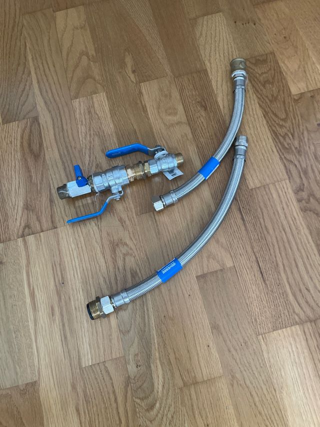 Válvulas esfera y Latiguillos (4 unidades)