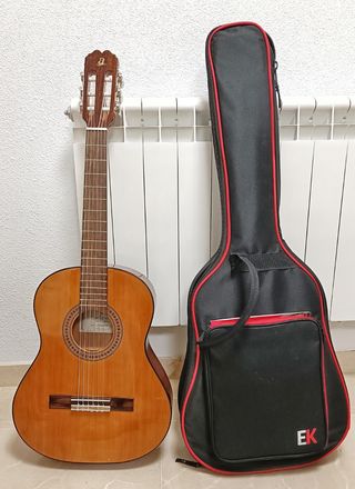 Guitarra flamenca de segunda mano en Jaén en WALLAPOP