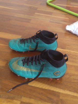 Zapatillas botas fútbol Nike Mercurial talla 35 de segunda mano por 7 EUR  en Valencia en WALLAPOP