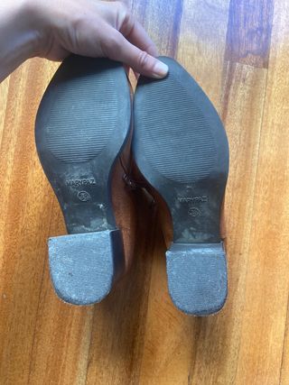 Botines bajos de ante marrones mujer de segunda mano por 8 EUR en Madrid en  WALLAPOP