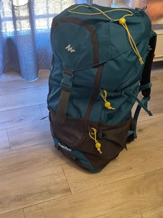 Mochila de montaña Quechua 60L de segunda mano por 45 EUR en Madrid en  WALLAPOP