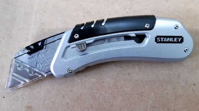 Cúter plegable Stanley.