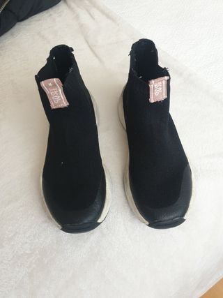 Zapatillas calcetin zara talla 36 de segunda mano por 10 EUR en Getafe en  WALLAPOP