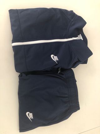 Chandal nike azul oscuro talla S de adulto de segunda mano por 65 EUR en  Barcelona en WALLAPOP