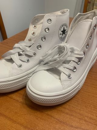 Converse polipiel blancas talla 37.5 de segunda mano por 40 EUR en Sant  Feliu de Guíxols en WALLAPOP