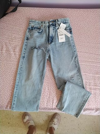 Pantalones vaqueros ZARA de segunda mano por 20 EUR en El Puerto de Santa  María en WALLAPOP