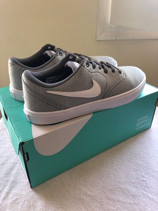 NIKE SB Check Solar CNVS. Talla 42,5. de segunda mano por 50 EUR en  Figueres en WALLAPOP