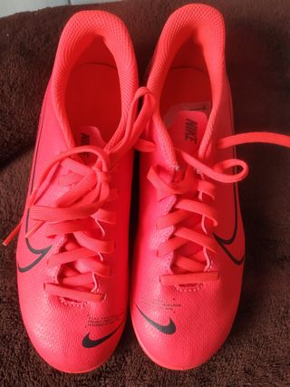Botas de fútbol Nike naranjas de segunda mano en WALLAPOP