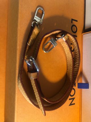 Louis Vuitton Correa de bolsa original bandolera de segunda mano por 125  EUR en Barcelona en WALLAPOP