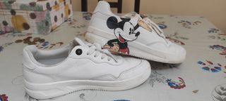 Zapatillas de Mickey Mouse Pull\u0026amp;Bear de segunda mano por 20 EUR en Acea  de Ama en WALLAPOP