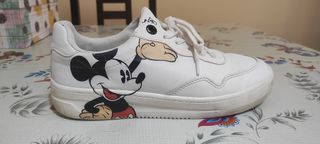 Zapatillas de Mickey Mouse Pull\u0026amp;Bear de segunda mano por 20 EUR en Acea  de Ama en WALLAPOP