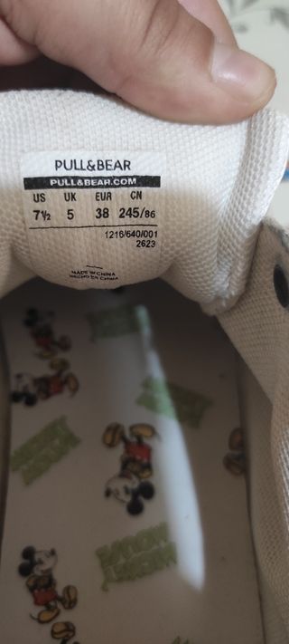 Zapatillas de Mickey Mouse Pull\u0026amp;Bear de segunda mano por 20 EUR en Acea  de Ama en WALLAPOP