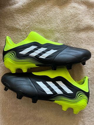 Botas fútbol de segunda mano por 45 EUR en Madrid en WALLAPOP