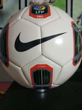 Balon nike t90 de segunda mano por 50 EUR en Málaga en WALLAPOP