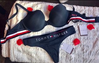 Conjunto ropa interior Tommy de segunda mano por 75 EUR en Castellón de la  Plana en WALLAPOP