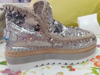 Botas Mou plateadas verano de segunda mano por 70 EUR en Santander en  WALLAPOP