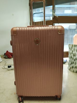 Maleta Murano color rosa\\/salmón metalizado de segunda mano por 10 EUR en  Córdoba en WALLAPOP