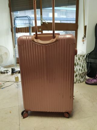 Maleta Murano color rosa\\/salmón metalizado de segunda mano por 10 EUR en  Córdoba en WALLAPOP