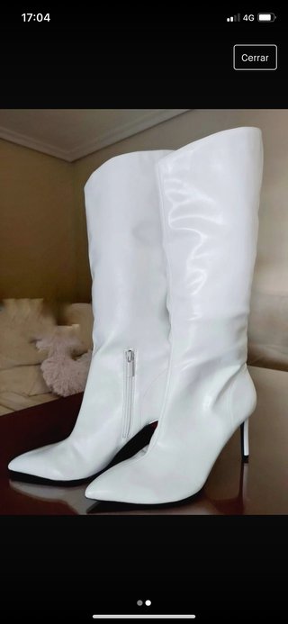 Botas altas blancas Bershka de segunda mano por 40 EUR en Sevilla en  WALLAPOP