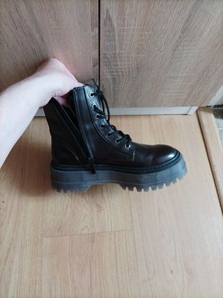 Botas militares plataforma 37 Bershka sin uso de segunda mano por 20 EUR en  Barcelona en WALLAPOP