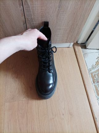 Botas militares plataforma 37 Bershka sin uso de segunda mano por 20 EUR en  Barcelona en WALLAPOP